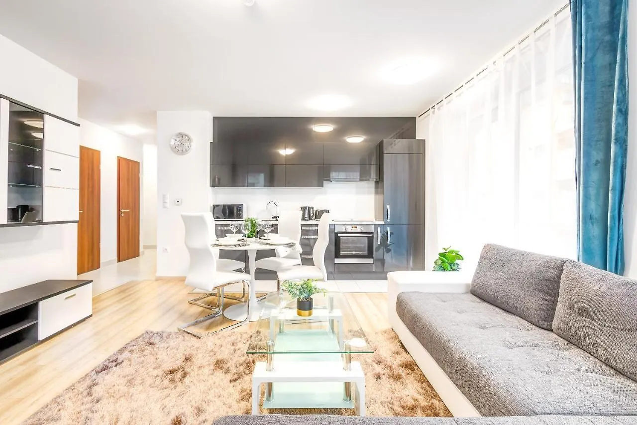 Modern Apartment With Free Garage And Balcony In The Downtown Budapesta