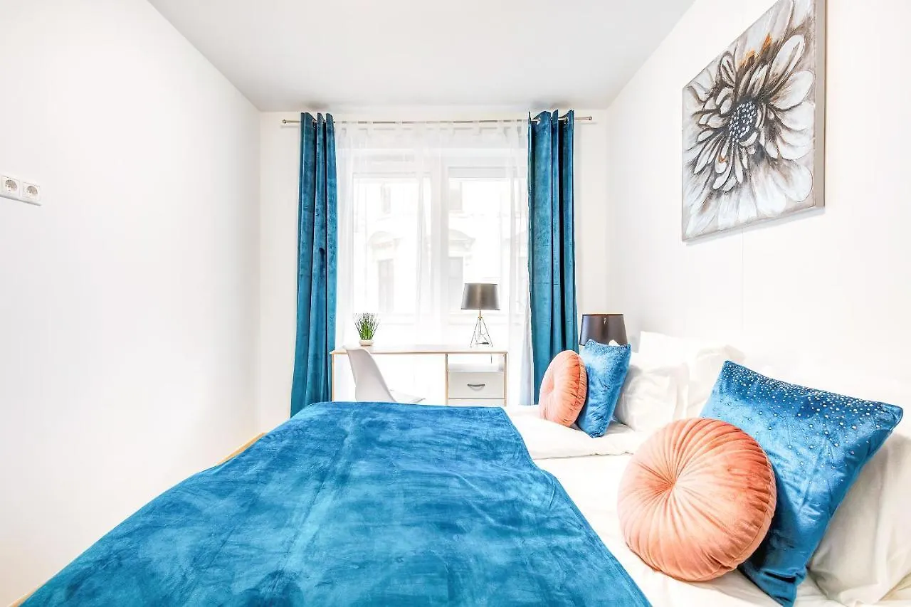 Modern Apartment With Free Garage And Balcony In The Downtown Budapesta