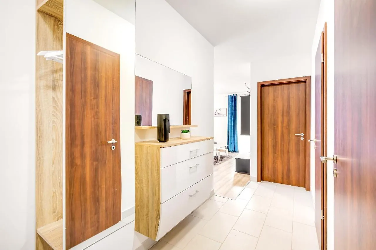Modern Apartment With Free Garage And Balcony In The Downtown Budapesta