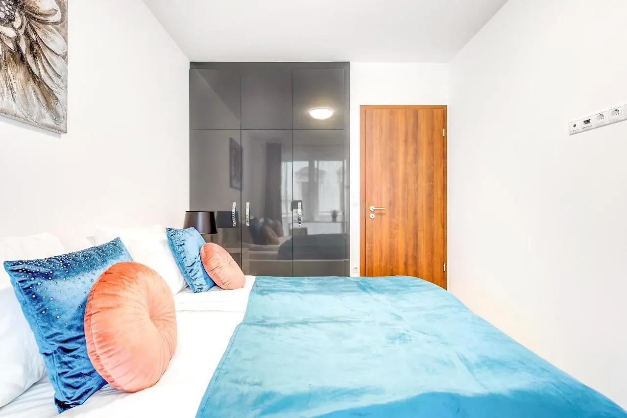 Modern Apartment With Free Garage And Balcony In The Downtown Budapesta
