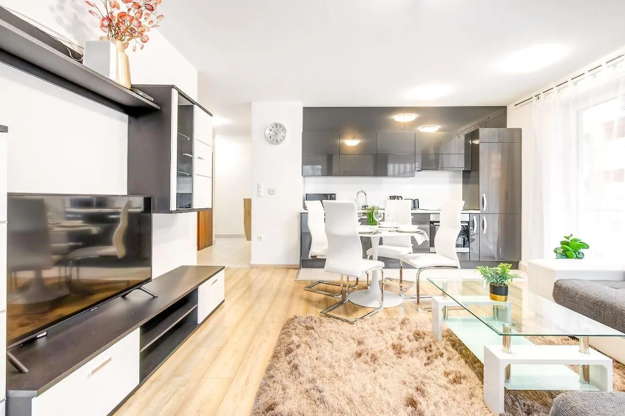 Modern Apartment With Free Garage And Balcony In The Downtown Budapesta
