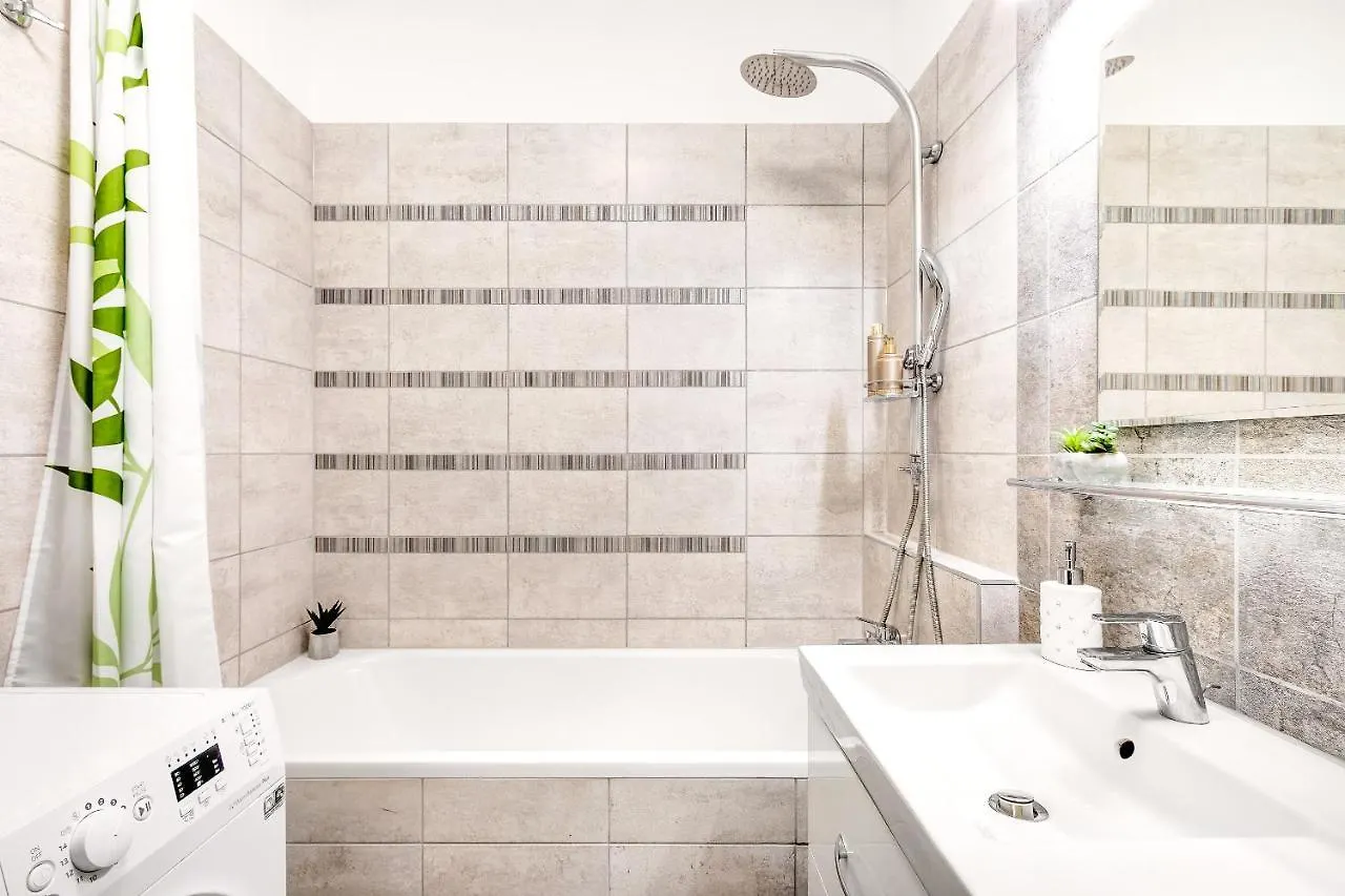 Modern Apartment With Free Garage And Balcony In The Downtown Boedapest