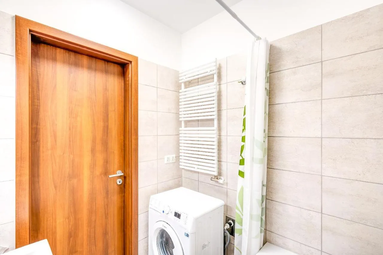 Modern Apartment With Free Garage And Balcony In The Downtown Boedapest