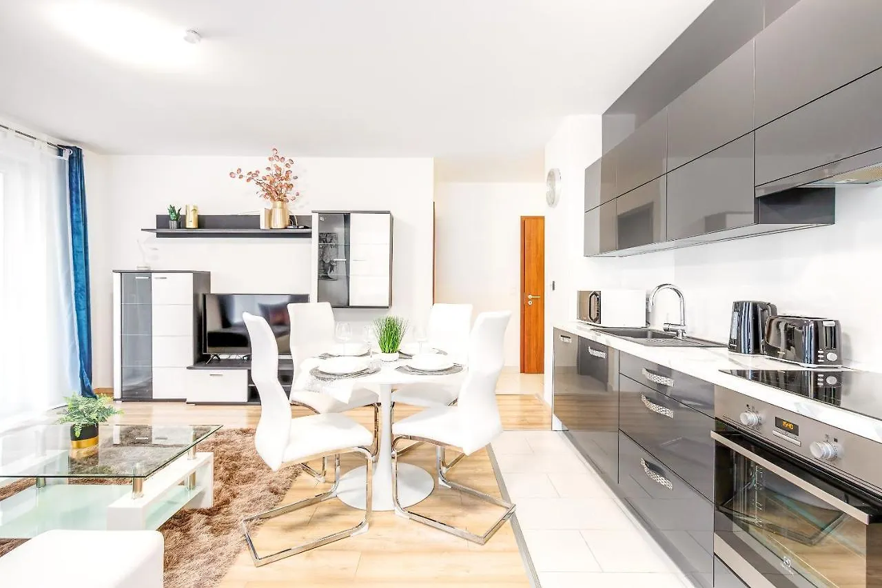Modern Apartment With Free Garage And Balcony In The Downtown Boedapest